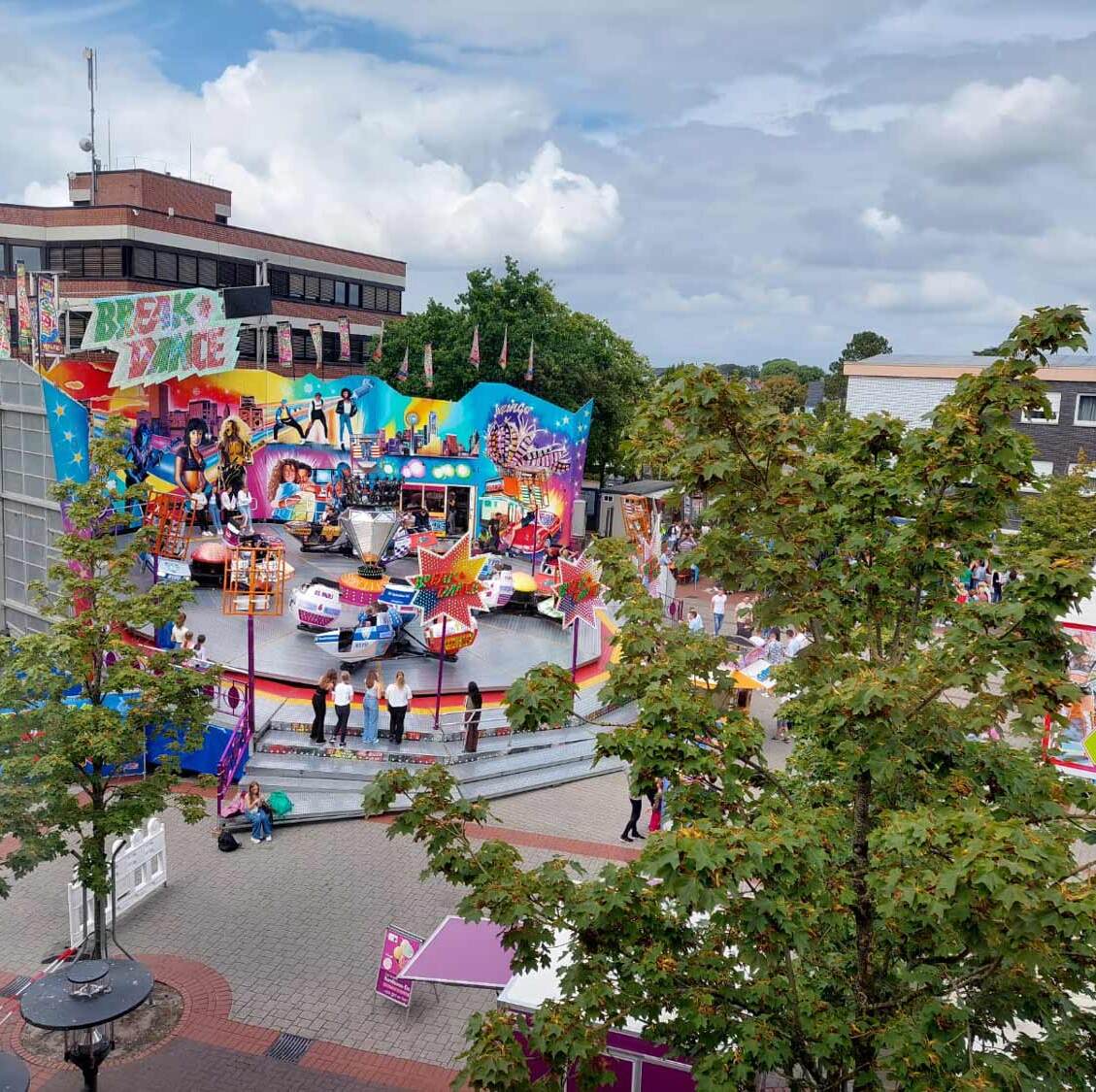 KirmesRathausBreakdancer-©Stadt-